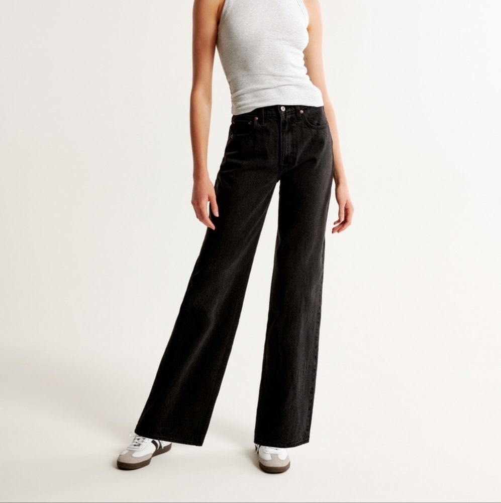 NWT Abercrombie High Rise Loose Jean Black 33 Short